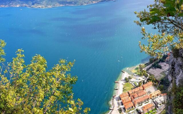 Teresa Campi Apartments Lake View By Gardadomusmea