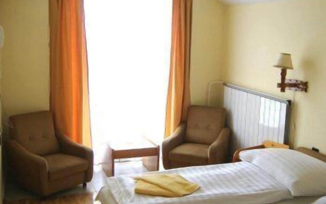 Hotel Bara Junior