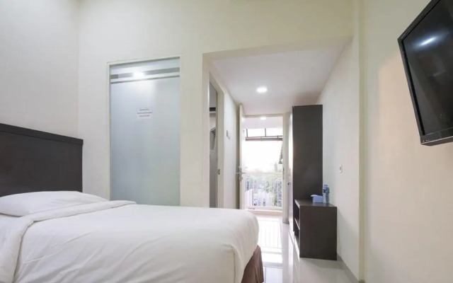 RedDoorz Syariah near Graha Pena