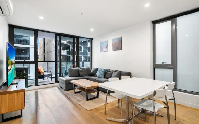 Bright 2-bed Flat With Cityside Charm
