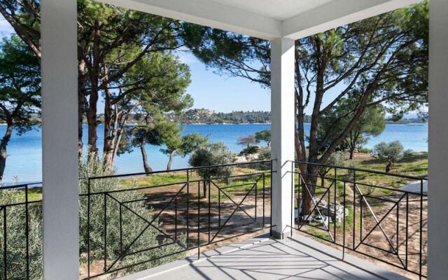 Filyra Private Beach Villa