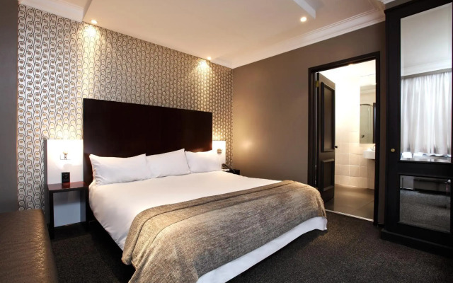 Manhattan Hotel