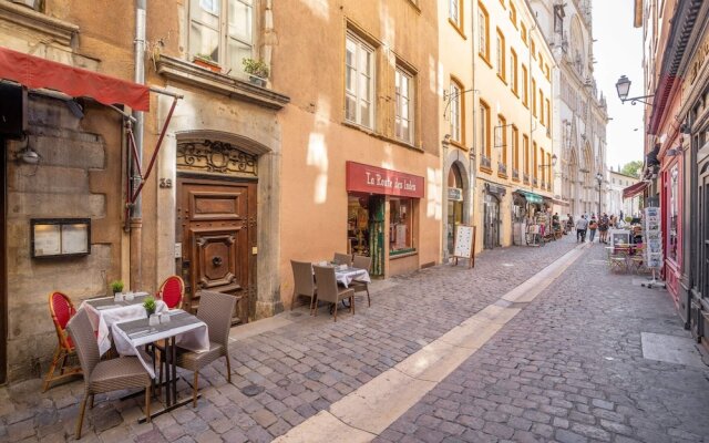 Sublime 2BR Flat in the Heart of Old Lyon