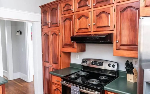 29th Street Trendy Lakeview Craftsman 8