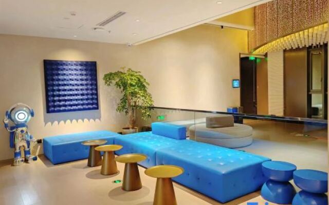 Ryoko Yuzumi (Shougang Park Store)