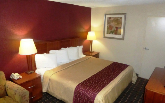 Days Inn & Suites by Wyndham Bossier City/Casino Area