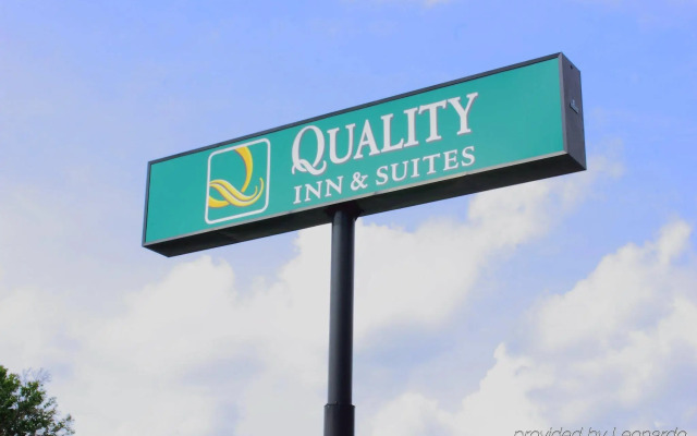 Quality Inn & Suites Pensacola Bayview