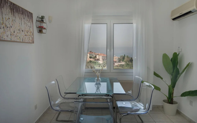 Phaedrus Living: Seaview Hilltop Maisonette