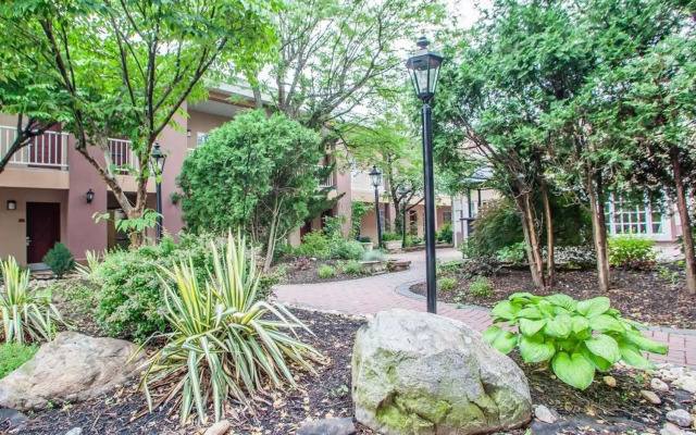 Clarion Hotel Palmer Inn