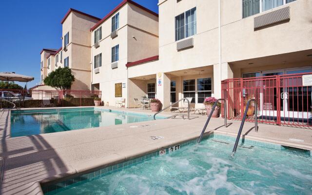 Holiday Inn Express Hotel & Suites Tracy by IHG