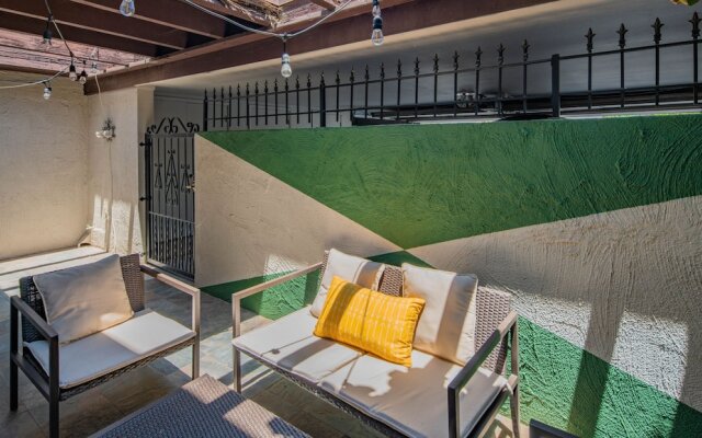 Sleek 2BR Townhome Old Town by WanderJaunt