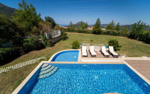 Pleasant House With Private Pool in Fethiye