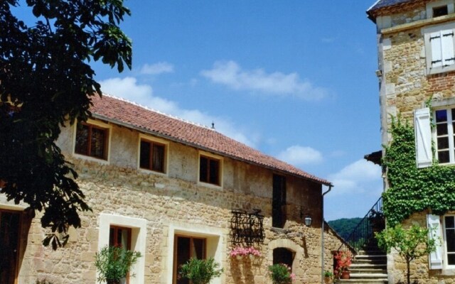 Holiday apartments at the courtyard of French château