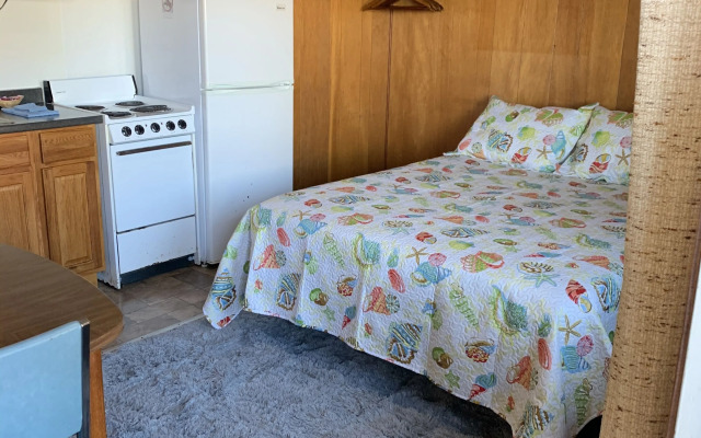 Curley's Resort & Dive Center