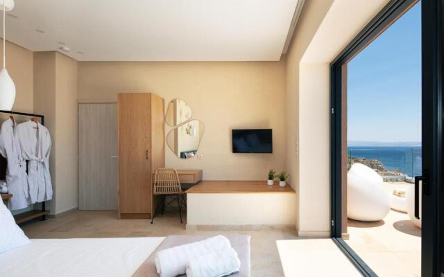 Seafront luxury villa with infinity pool & devine views!