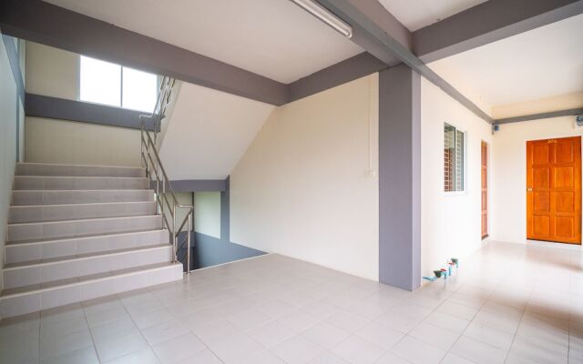 OYO 1047 EK Residence Banchang City