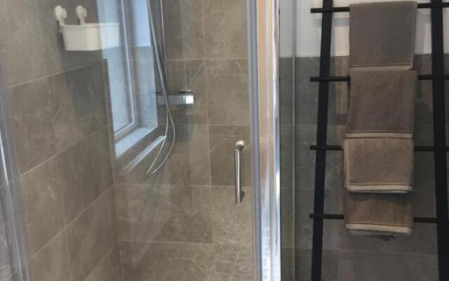 Bush House Accommodation - The Diamond