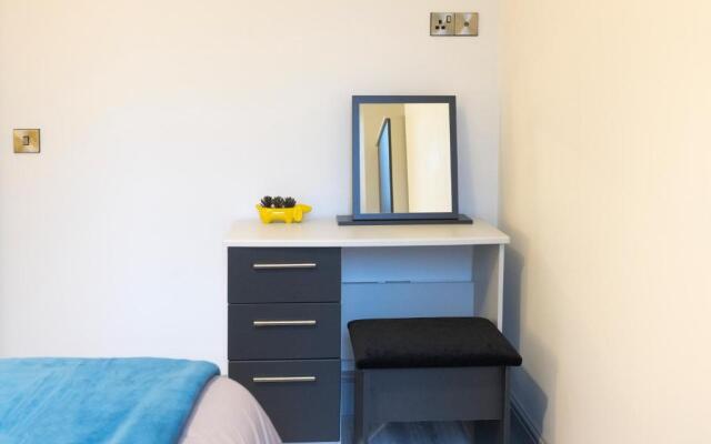 New central seafront apartment- stunning sea views