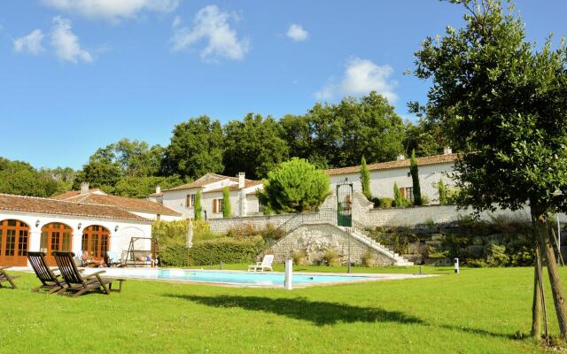 Luxury Apartment With Terrace, Sauna, Tennis, Pool