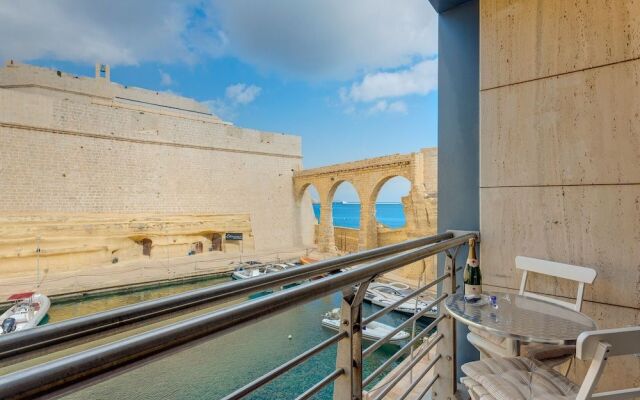 Fort St Angelo Mansions, Harbour Views Apartment