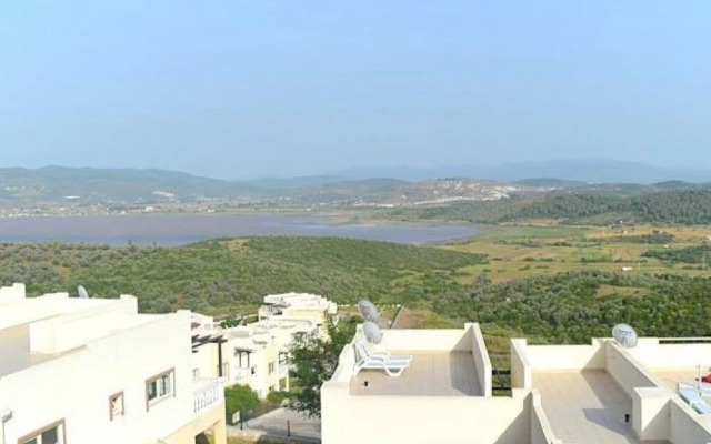 2 Bedrooms Apartment Lake View 5 by Likya Global