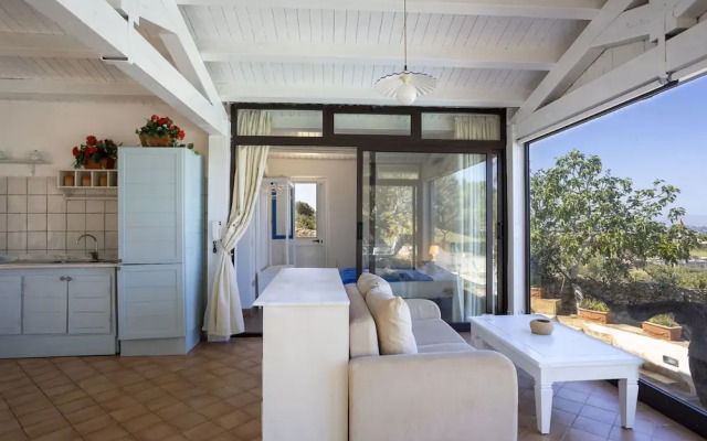 Villa Retreat With Mesmerizing sea View