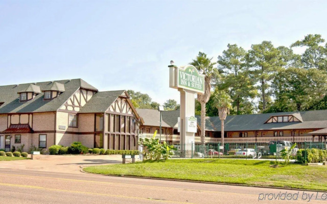 Victorian Inn & Suites
