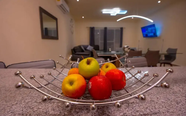 Luxury Apartment With Poll