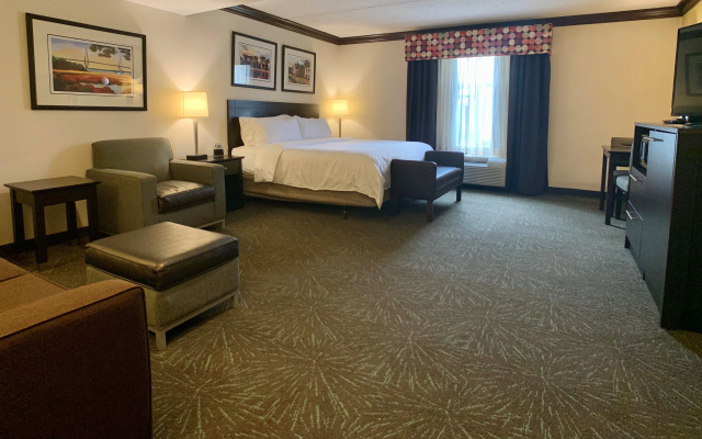 Holiday Inn Express & Suites Charleston - Northwoods by IHG