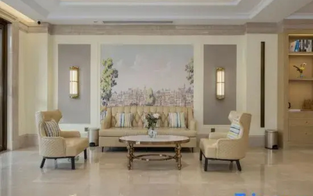 Vienna Hotel (Weishi County Government)