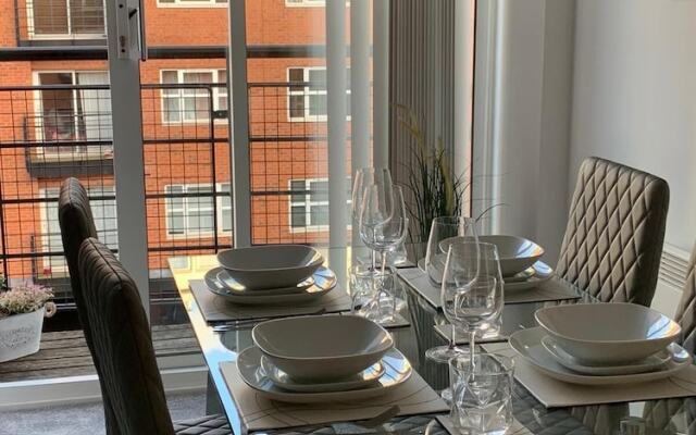 Absolute Stays At The Qube - Families Contractors, Free Wifi