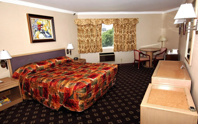 Metro Plaza Hotel