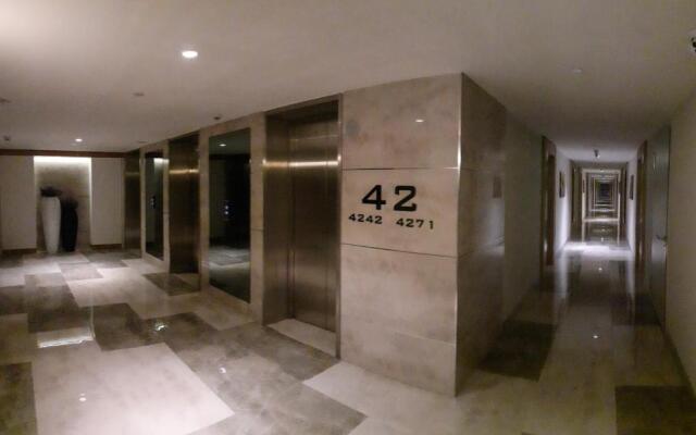 STUDIO ON 42th FLOOR - ORBI CITY