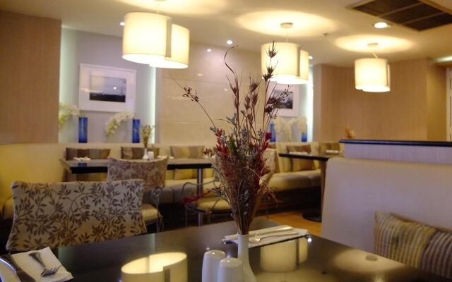 Evergreen Place Siam by UHG