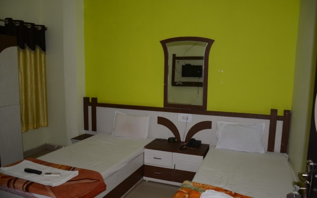 Goroomgo Hotel Rajawat Madhya Pradesh