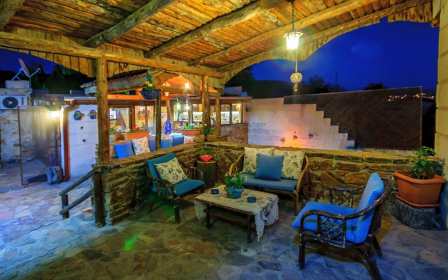 Adanos Konuk Evi