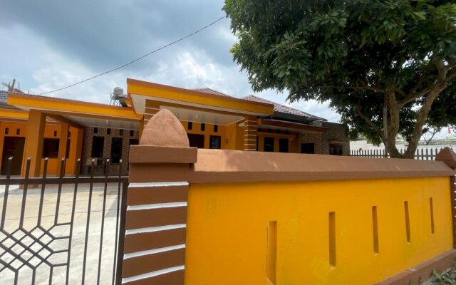 OYO 93866 Neva Guest House SyariahNearWaduk Cipta Karya