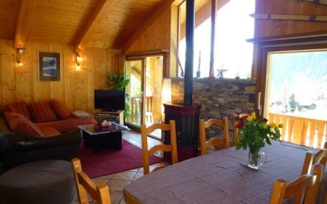Lovely Chalet 500m From Transport
