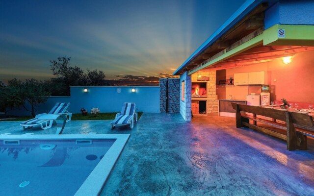 Nice Home in Kastel Kambelovac With Wifi and 4 Bedrooms