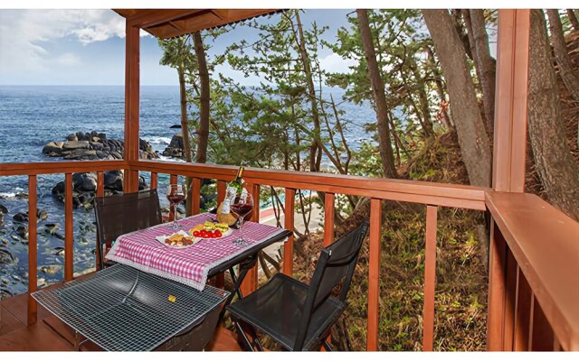 Yangyang Seaglow Rainbow Pension