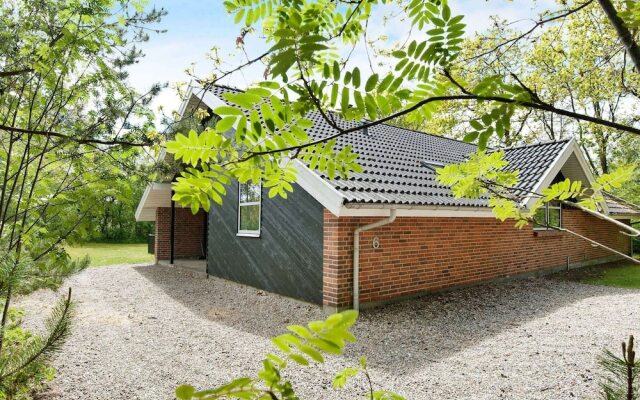 10 Person Holiday Home in Henne