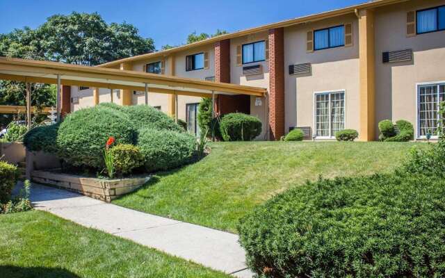 Rodeway Inn Huntington Station - Melville