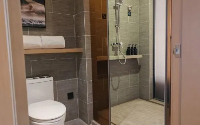 Atour Hotel Binhe West Road Peacock River Landscape Belt Korla