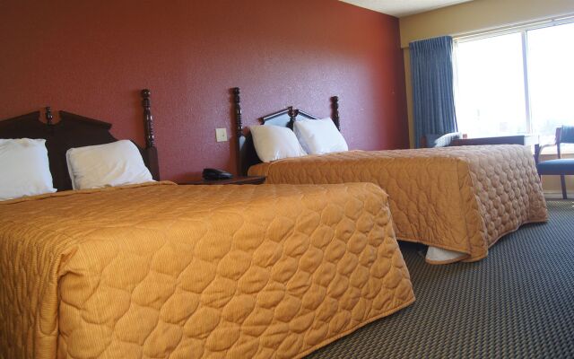 Holiday Lodge & Suites