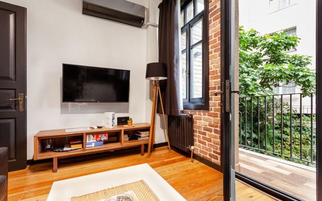 Olympia Flats by Oval