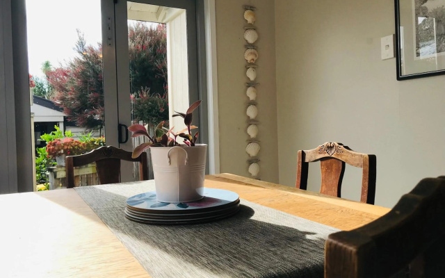 Serendipity Produce Wharf Cottage – Guest Rooms – Tairua
