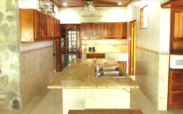 Spacious Casa Ken with Golf Cart