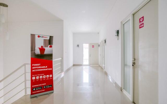 RedDoorz Syariah near Lapangan Pancasila Simpang Lima