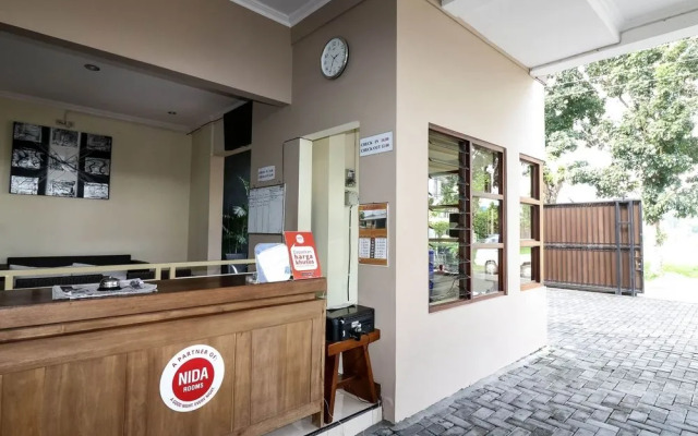 RedDoorz near Terminal Condong Catur 2