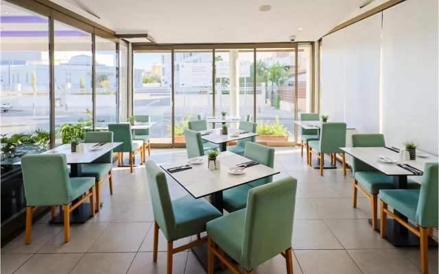 Mikes Kanarium City Hotel